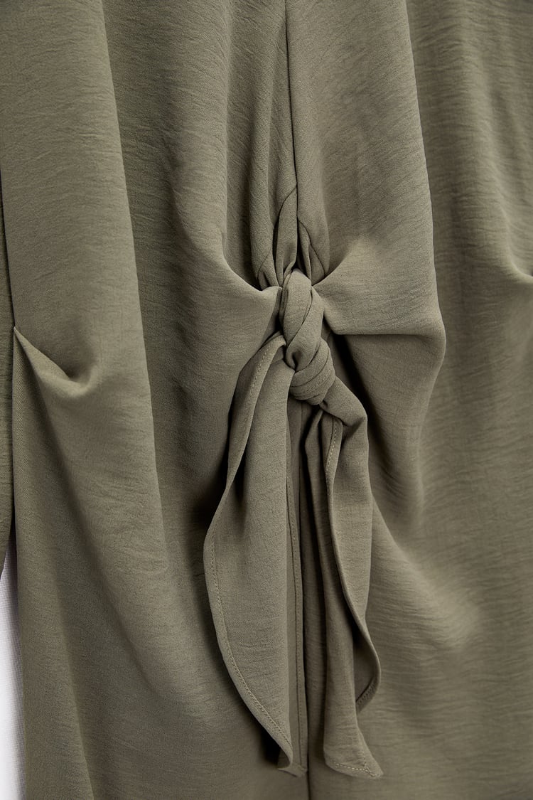 Vestido con Nudo